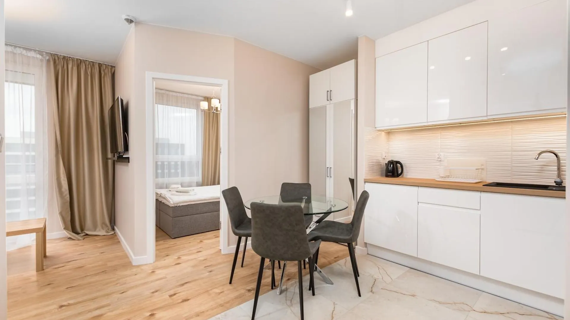 Wiktoryn 6 By Homeprime Warsaw Apartment