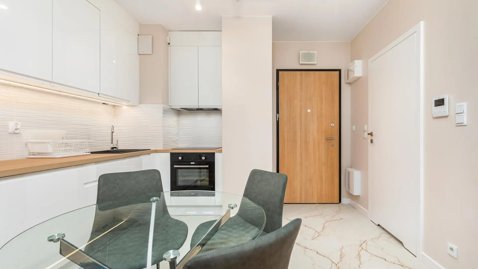 Wiktoryn 6 By Homeprime Warsaw Apartment